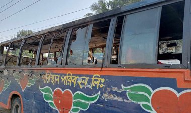 উত্তরায় যাত্রী বেশে বাসে উঠে আগুন দিলো দুর্বৃত্তরা