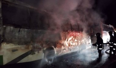 রাঙ্গুনিয়ায় এক বাসে আগুন, দুটিতে ভাঙচুর