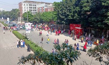 মিরপুরের সড়কে আজও পোশাকশ্রমিকদের অবস্থান