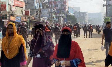 আশুলিয়ায় দুই কারখানায় শ্রমিকদের হামলা, গাড়ি ভাঙচুর