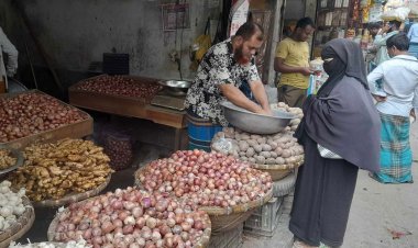 আলু-পেঁয়াজের বাজারে আগুন 