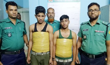 পেটের ওপর কৌশলে রাখা গাঁজাসহ আটক ২