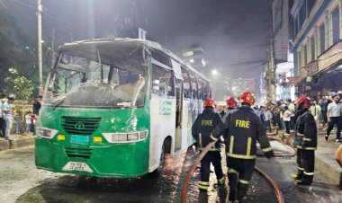 ৩০ মিনিটের ব্যবধানে রাজধানীতে তিন বাসে আগুন 