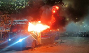 রাজধানীতে ৩টি বাসে আগুন