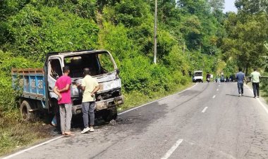 খাগড়াছড়িতে ট্রাকে আগুন