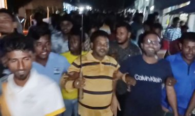 রাঙ্গাবালীতে প্রকাশ্যে যুবলীগ নেতার রামদা নিয়ে মহড়া