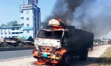 বগুড়ায় মহাসড়কে লরিতে আগুন