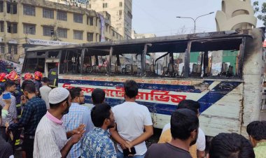 গুলিস্তানে বিকল্প অটো পরিবহনের বাসে আগুন