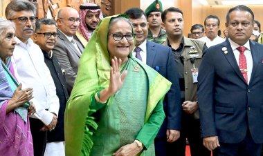 সৌদি আরব থেকে দেশে ফিরেছেন প্রধানমন্ত্রী