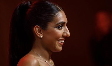 গাজায় মানুষ হত্যার প্রতিবাদে হোয়াইট হাউসের আমন্ত্রণ প্রত্যাখ্যান করলেন কবি