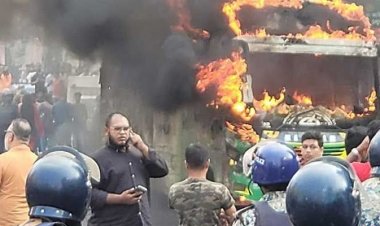 শাহজাদপুরে রাইদা বাসে আগুন