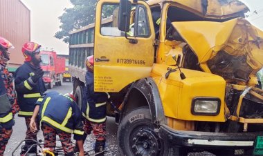  দাঁড়িয়ে থাকা ট্রাকে আরেক ট্রাকের ধাক্কা, হেলপার নিহত