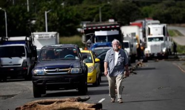  যানজটে বিরক্ত হয়ে দুই বিক্ষোভকারীকে গুলি করে হত্যা