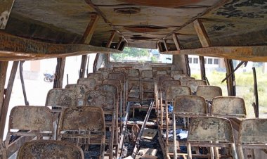 বরিশালে বাসে আগুন, ভেতরে ঘুমিয়ে ছিলেন হেলপার