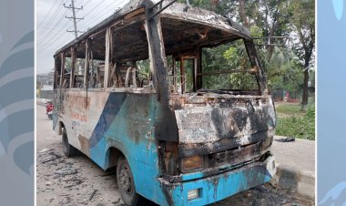 কালিয়াকৈরে দাঁড়িয়ে থাকা যাত্রীবাহী বাসে আগুন