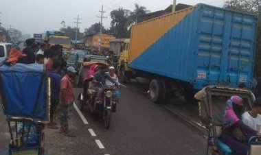 কাভার্ডভ্যান চাপায় প্রাণ গেল গ্রামীণ ব্যাংক কর্মকর্তার