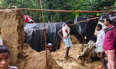 টেকনাফে মাটির দেয়াল ধসে একই পরিবারের ৪ জনের মৃত্যু