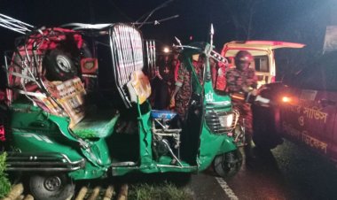 অটোরিকশা উল্টে দুই পুলিশ সদস্য নিহত, আহত ৩ 