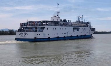 সেন্টমার্টিনে আটকে পড়া চার শতাধিক পর্যটক ফিরলেন