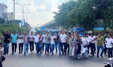 হরতালের সমর্থনে বনানীতে শ্রাবণের নেতৃত্বে মিছিল