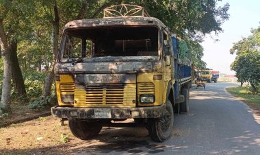সিরাজগঞ্জে মধ্যরাতে গমবাহী ট্রাকে আগুন