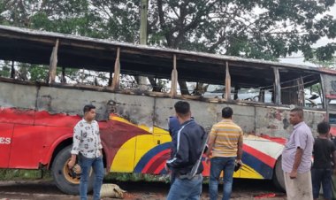 সাতকানিয়ায় তিনটি বাসে আগুন দিয়েছে দুর্বৃত্তরা