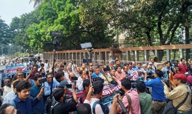 গ্রেপ্তার-নির্যাতন বন্ধ করে অবিলম্বে পদত্যাগ করুন: সম্মিলিত পেশাজীবী নেতৃবৃন্দ