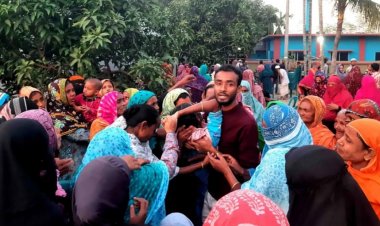 সড়ক দুর্ঘটনায় নিহত ৫, পাশাপাশি দাফন হলো বাবা-ছেলে ও নাতনির 