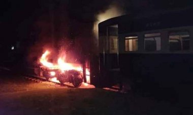 ঈশ্বরদীতে ট্রেনে আগুন