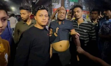 ছাত্রদলের সাবেক সভাপতি খোকনকে পিটিয়ে পুলিশে দিলো ছাত্রলীগ
