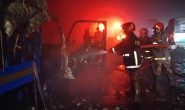 সিরাজগঞ্জ মহাসড়কে মধ্যরাতে পিকআপে আগুন