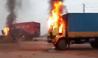 ক্যাভার্ড ভ্যানের পর গাজীপুরে এবার বাসে আগুন