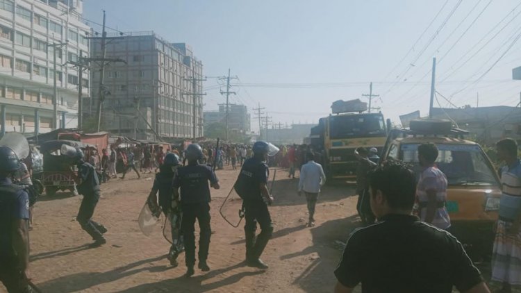 গাজীপুরে গার্মেন্টস কারখানায় শ্রমিকদের ভাঙচুর, মহাসড়ক অবরোধ