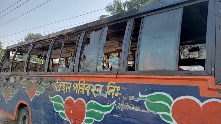 উত্তরায় যাত্রী বেশে বাসে উঠে আগুন দিলো দুর্বৃত্তরা
