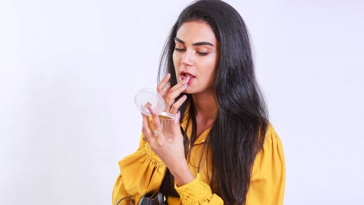 শীতে ঠোঁট ফাটার সমস্যা কীভাবে এড়াবেন?