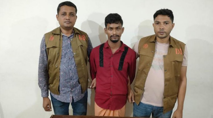 সাভারে ডিম ব্যবসায়ীর অফিসে ঢুকে ফিল্মি স্টাইলে লুট, গ্রেপ্তার ১