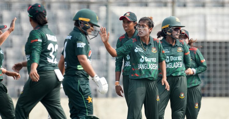 প্রথম ওয়ানডেতে পাকিস্তানের কাছে হার নারী দলের