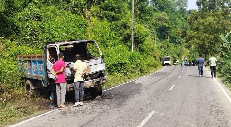 খাগড়াছড়িতে ট্রাকে আগুন