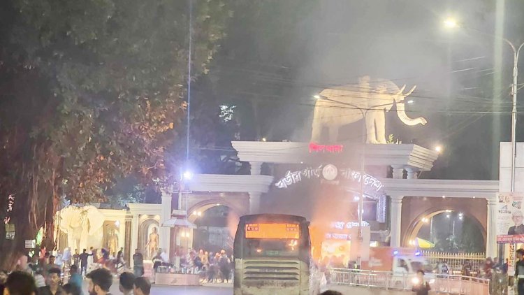 ২৭ ঘণ্টায় ৭ বাসে আগুন