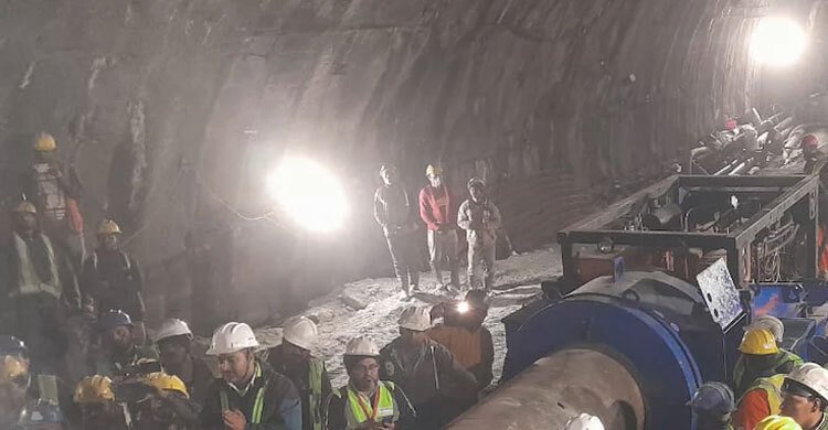 ১২০ ঘণ্টা পরেও উদ্ধার হয়নি টানেলে আটকে পড়া ৪০ শ্রমিক