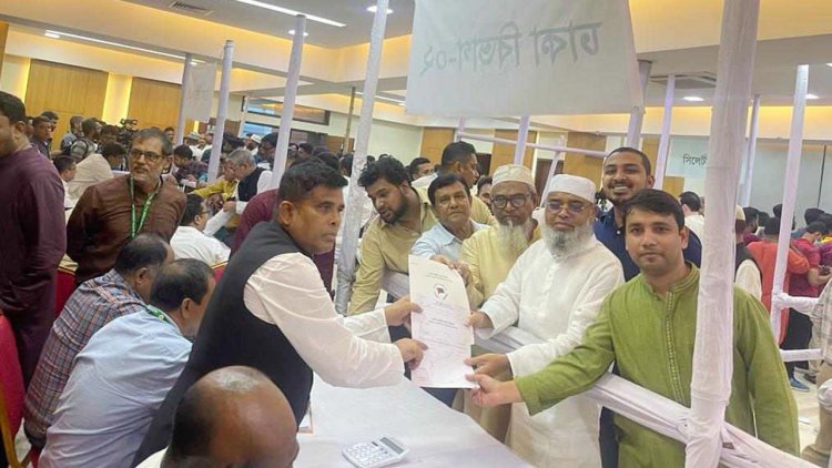ঢাকা-১৮ আসনে আ.লীগের মনোনয়ন ফরম কিনলেন হাবিব হাসান