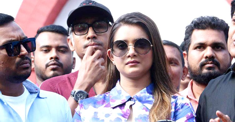 সাংবাদিকদের কাছে ক্ষমা চাইলেন তানজিন তিশা