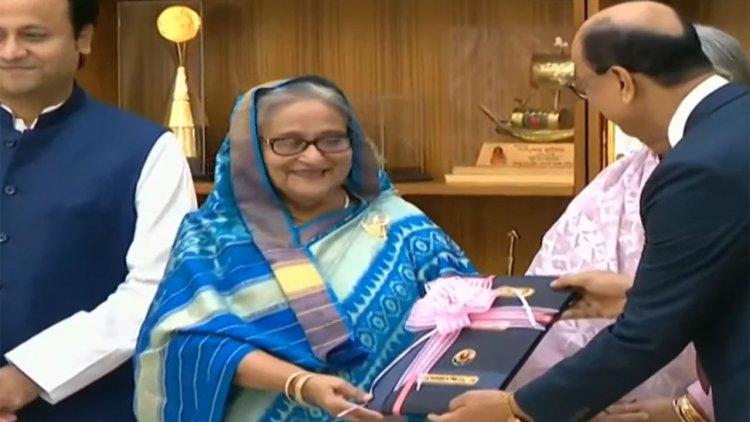 আওয়ামী লীগ সরকারের উদ্যোগে সাক্ষরতার হার বেড়েছে : প্রধানমন্ত্রী