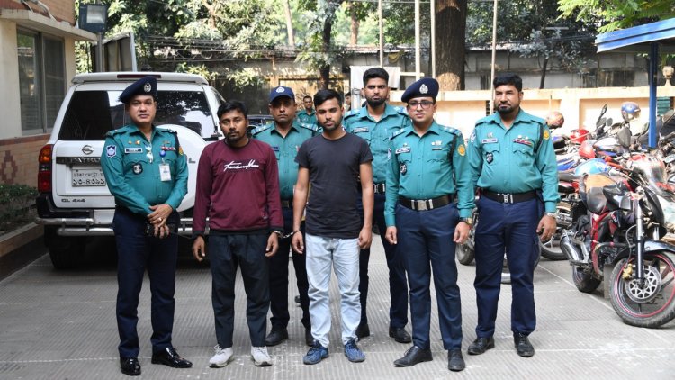 ৫ হাজার টাকায় বাসে আগুন