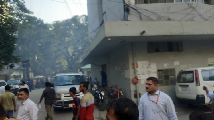 ঢাকা বিভাগীয় কমিশনারের কার্যালয়ে ককটেল বিস্ফোরণ