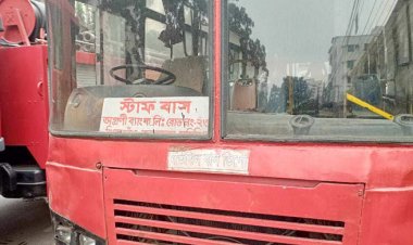 খিলগাঁওয়ে ব্যাংকের স্টাফ বাসে আগুন