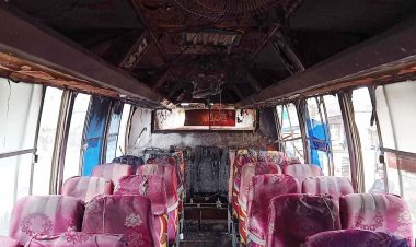 আশুলিয়ায় যাত্রী সেজে বাসে আগুন