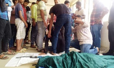 আসামি বহনকারী মাইক্রোর ধাক্কায় নারী নিহত