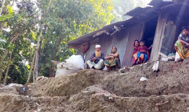 ‘আমাগো বাড়ি আছেলে ওই গাঙ্গের মাঝখানে’