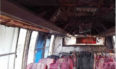 মানিকনগরে দাঁড়িয়ে থাকা দুই বাসে আগুন